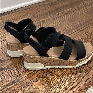 Universal Thread Black Platform Sandals